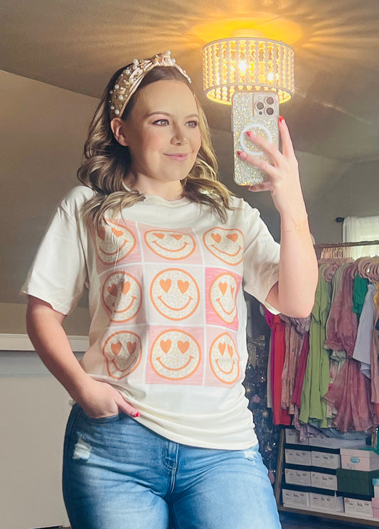 Smiley heart eyes tee