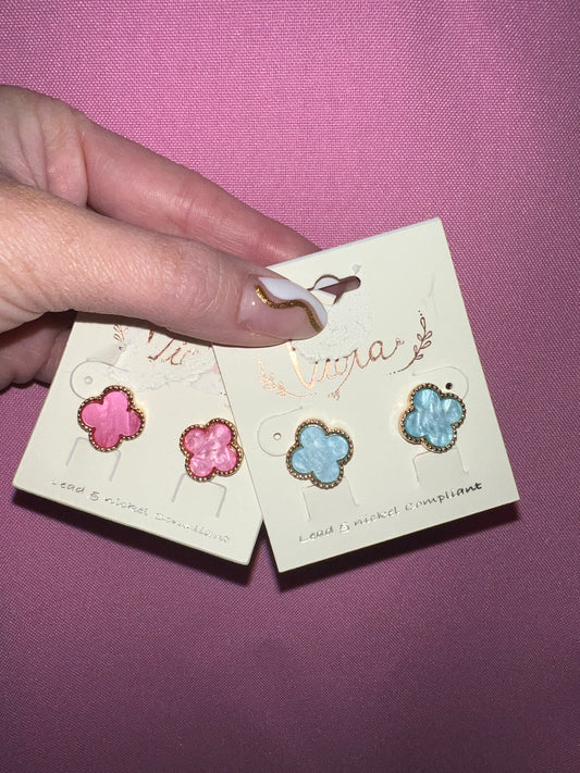 Clover studs
